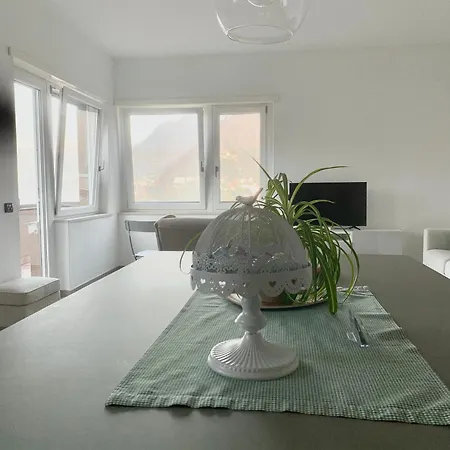 アパート Tra E Cielo コモ